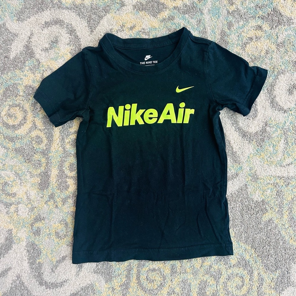 Nike Green and Black Short Sleeve Tees - Picture 2 of 12